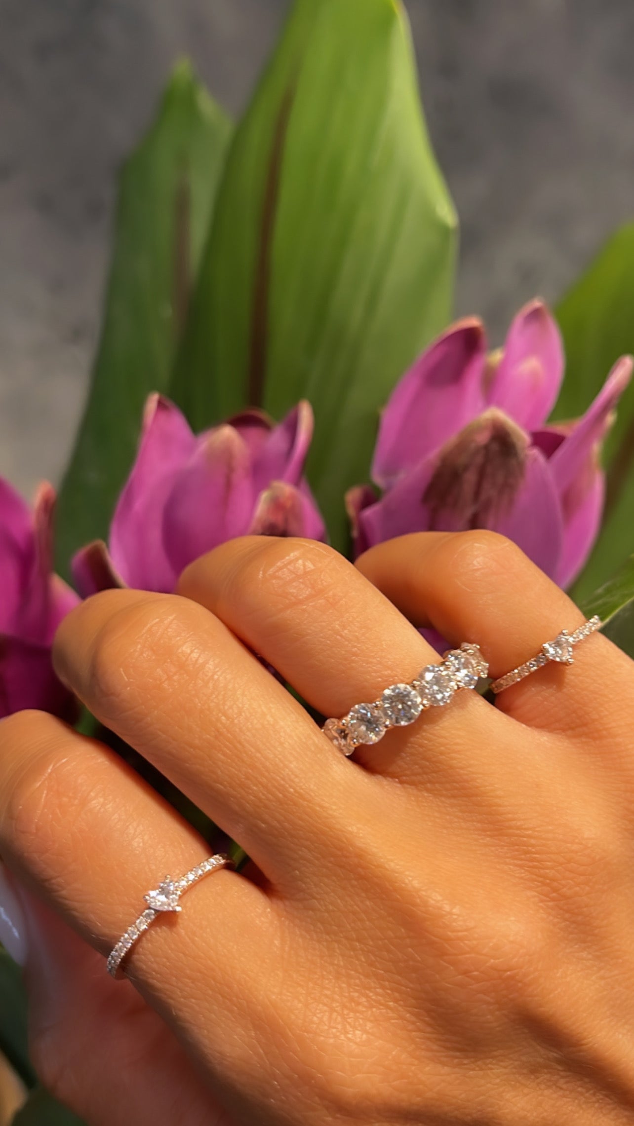 Mini heart shape pav'e pinkey band